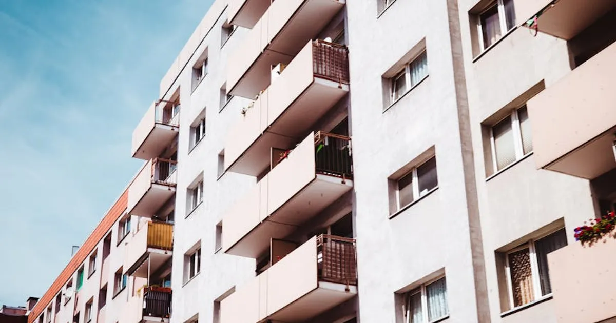Hausverwaltung für Senioren-Vermieter: Immobilienverwaltung im Alter entspannt abgeben — Hausverwaltung | WohnMeta